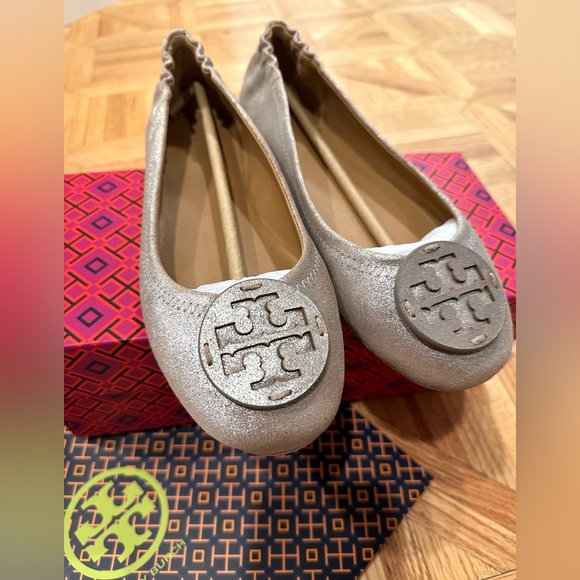 NWT Tory Burch Metallic Suede Travel Flats - Picture 4 of 14